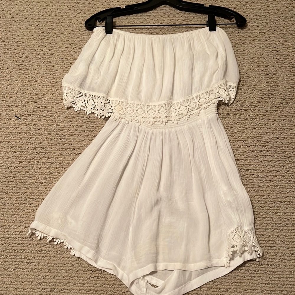 White romper (brand- cotton on) (size- xs)